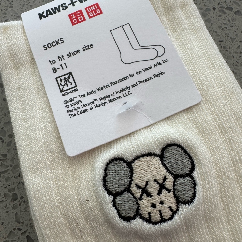 Uniqlo KAWS x Warhol Cream Casual Socks Size 8-11 - Picture 2 of 2